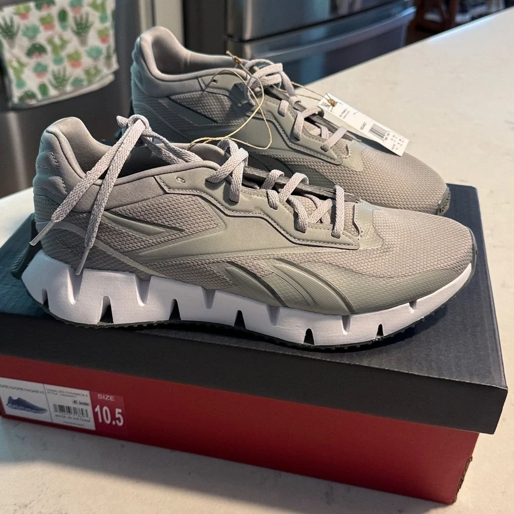 NIB Reebok Grey Zig Dynamica 4 men’s 10.5 woman’s 12